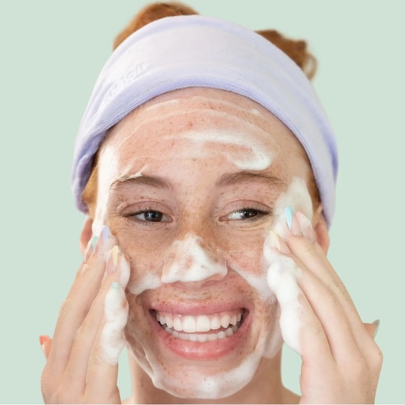 Florence by mills CLEAR THE WAY CLARIFYING FACE WASH BNIB! - Picture 10 of 10